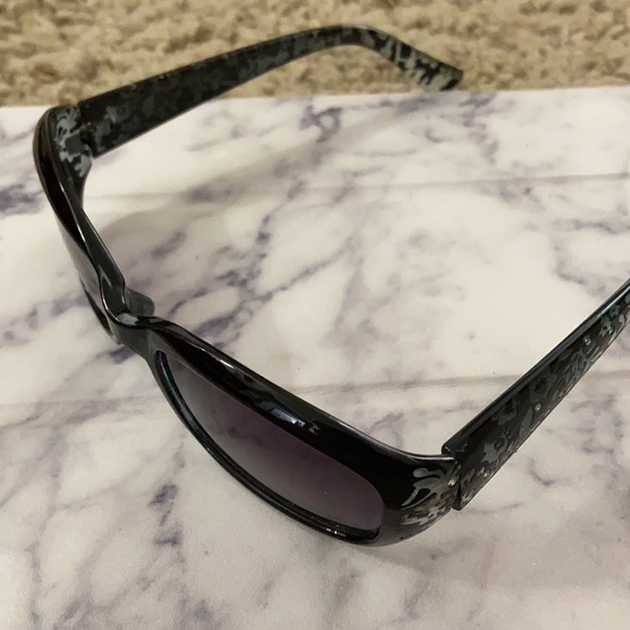 Assorted sunglasses - Picture 9 of 10